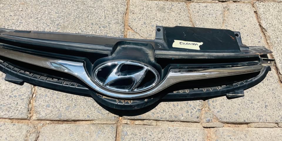 Hyundai Elentra Grill - Private Seller Hyundai Elentra Grill - Private Seller