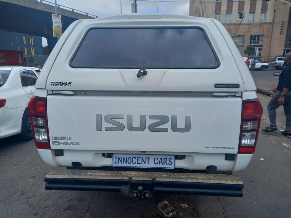 2021 ISUZU KB250 2.5 DIESEL BAKKIE WITH CANOPY, MANUAL, WHITE COLOUR, MILEAGE 79000KM