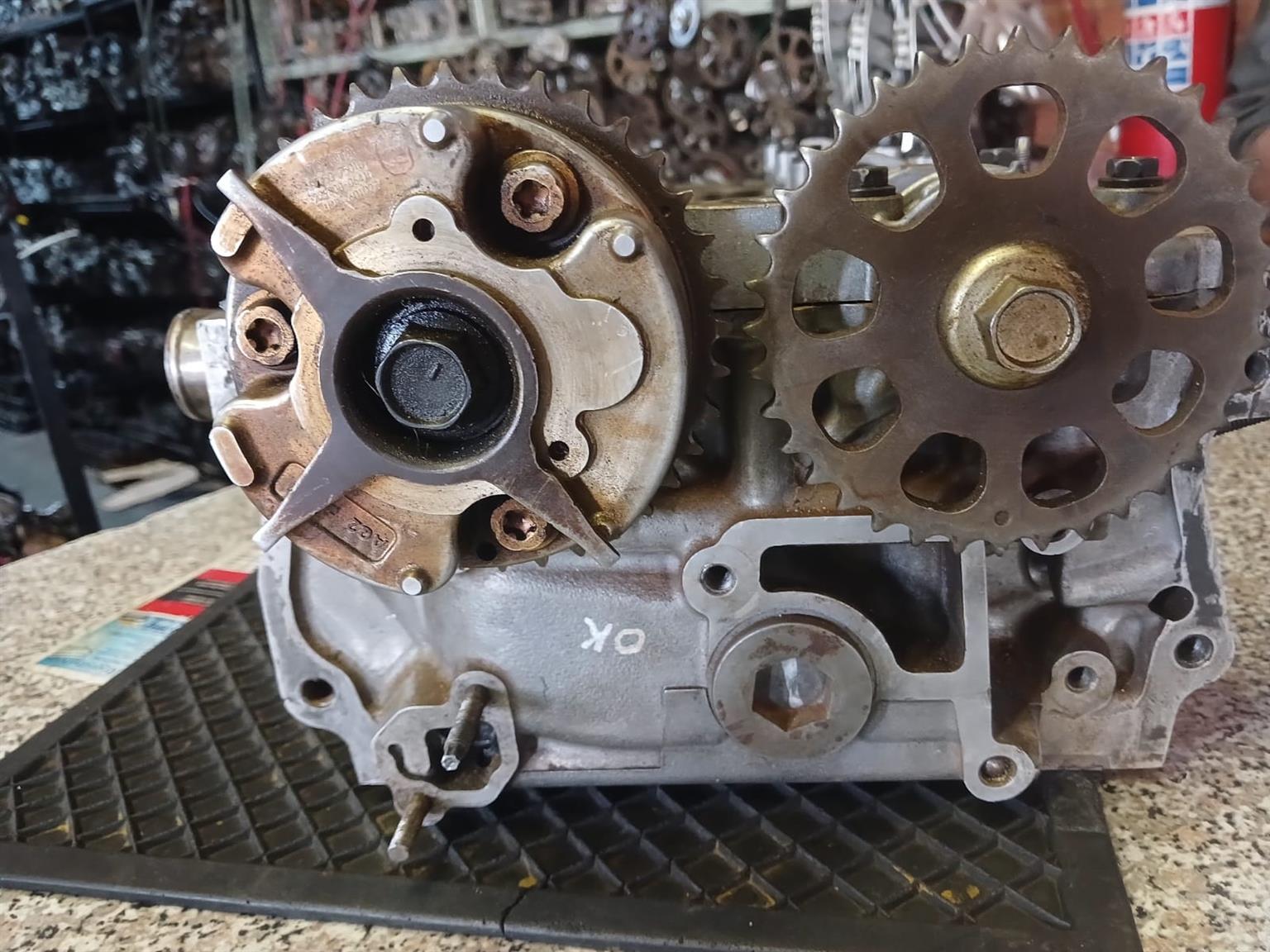 TOYOTA HILUX 2.7 VVTI CYLINDERHEAD FOR SALE