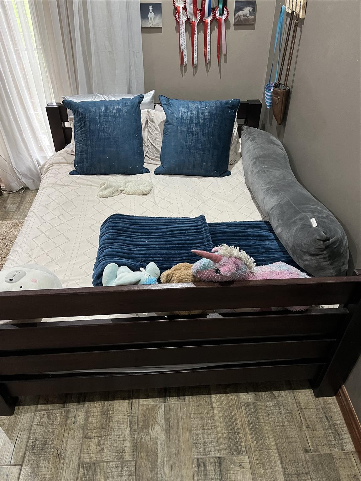 Solid wood queen size bed with mattress