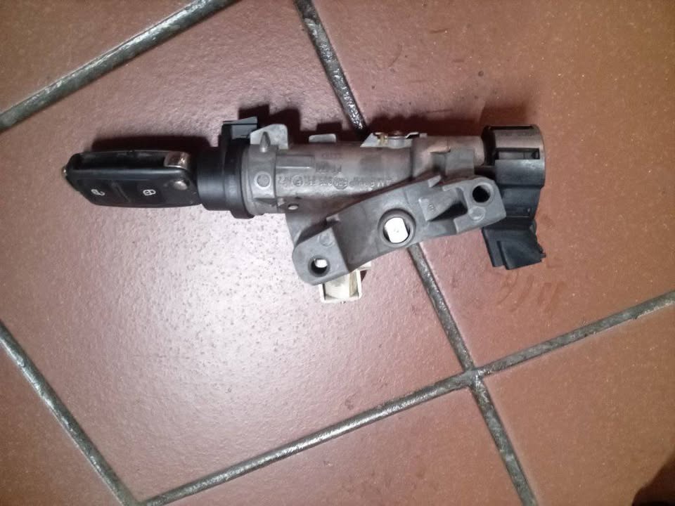 VW Amarok Ignition Barrel With Key
