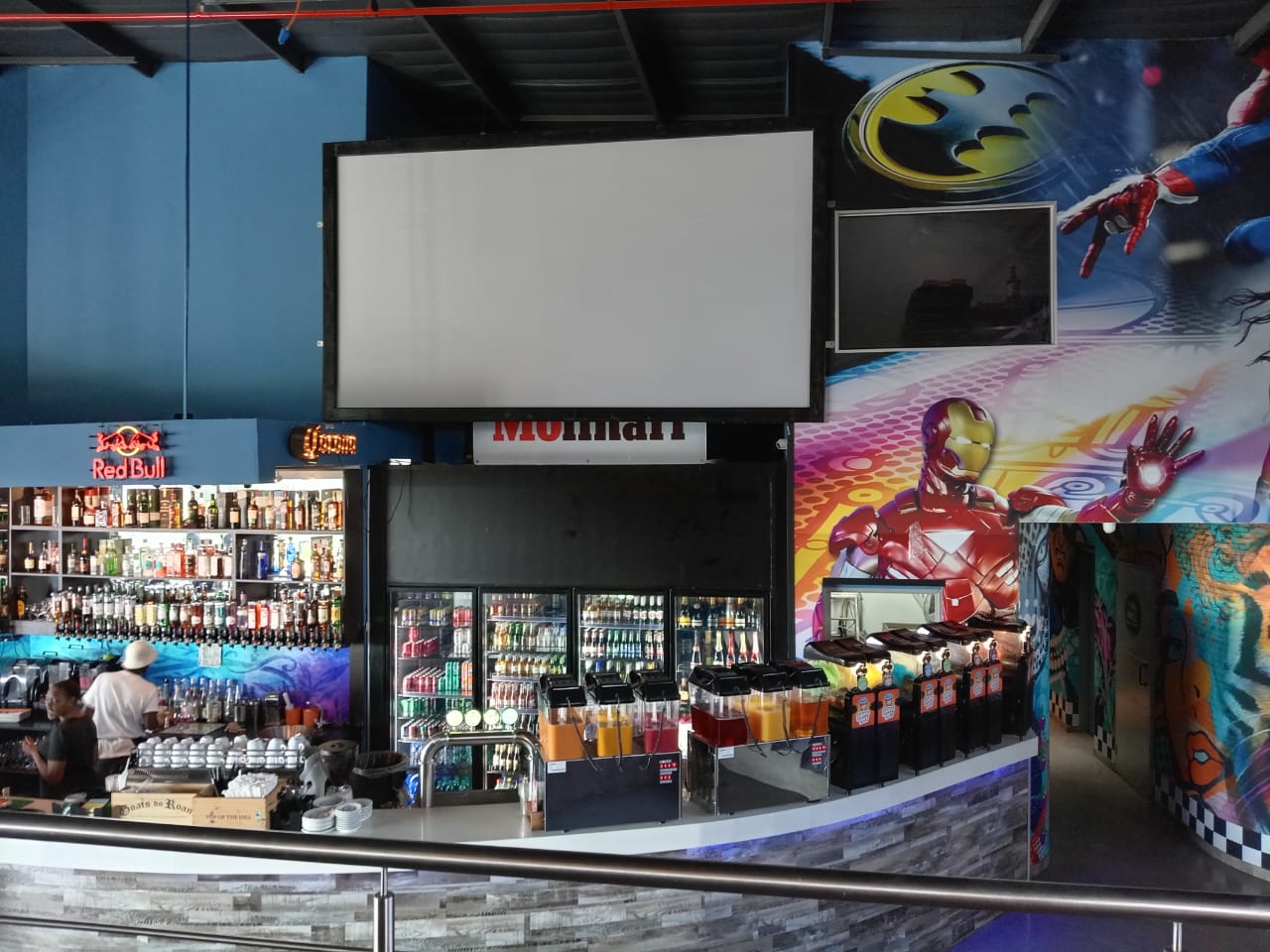 Projectors and Screens up to 5m for sale or rent