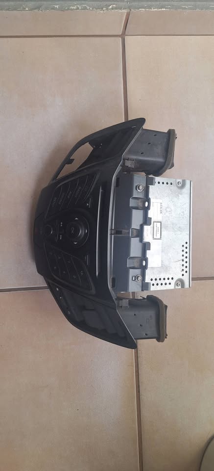 Ford fiesta 2007 - 2009 model radio available - Private Seller