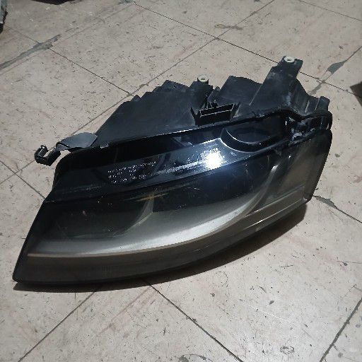 Audi A4 headlight - Private Seller Audi A4 headlight - Private Seller