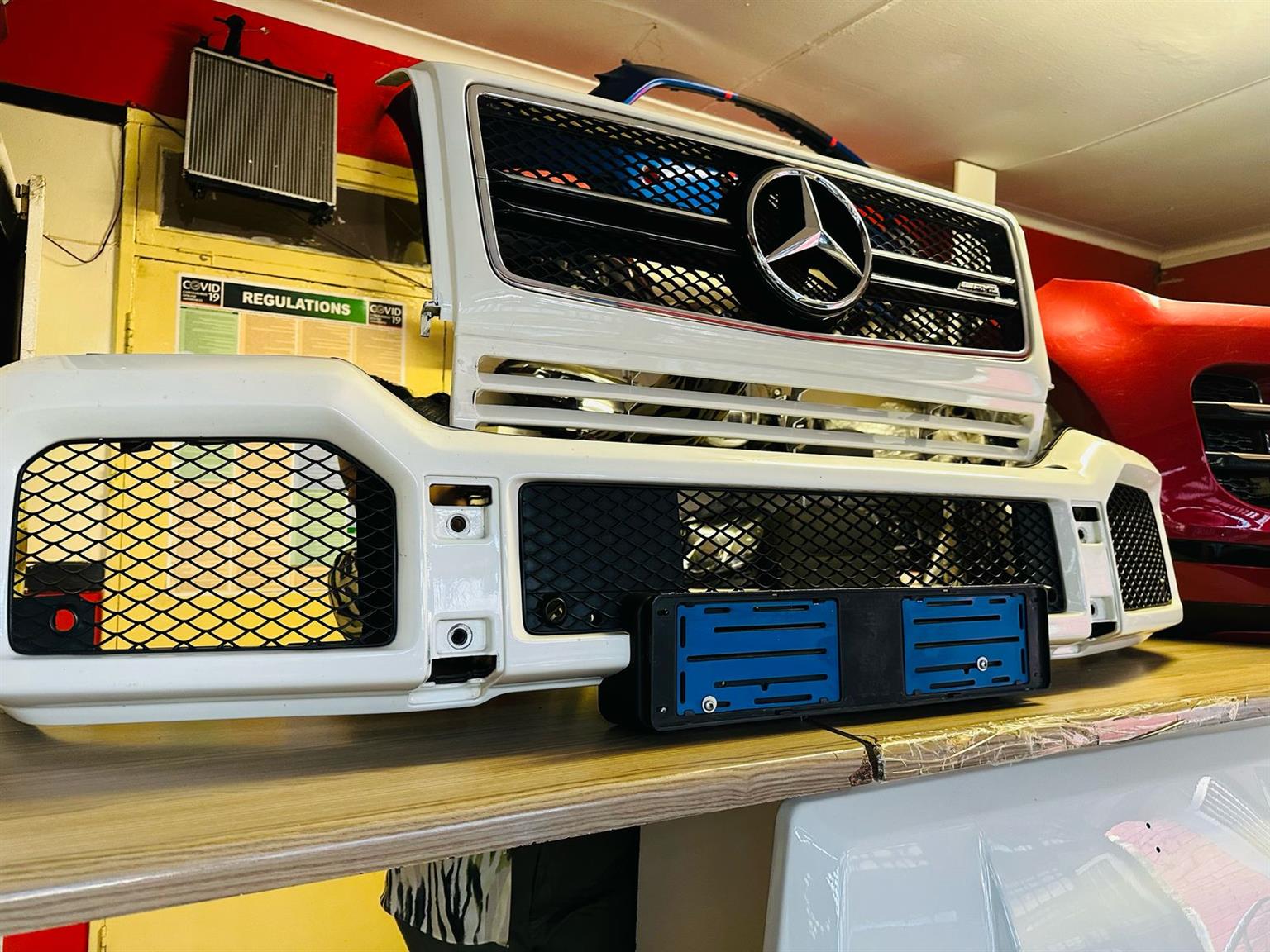 2018 MERCEDE-BENZ W463 G-WAGON FRONT BUMPER WITH MAIN GRILL IN A BEAUTIFUL CONDI - Private Seller 2018 MERCEDE-BENZ W463 G-WAGON FRONT BUMPER WITH MAIN GRILL IN A BEAUTIFUL CONDI - Private Seller