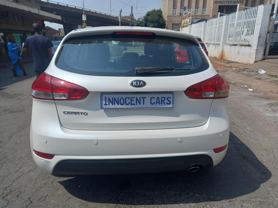 2014 KIA CERATO 1.6 PETROL, MANUAL TRANSMISSION, WHITE COLOUR, MILEAGE