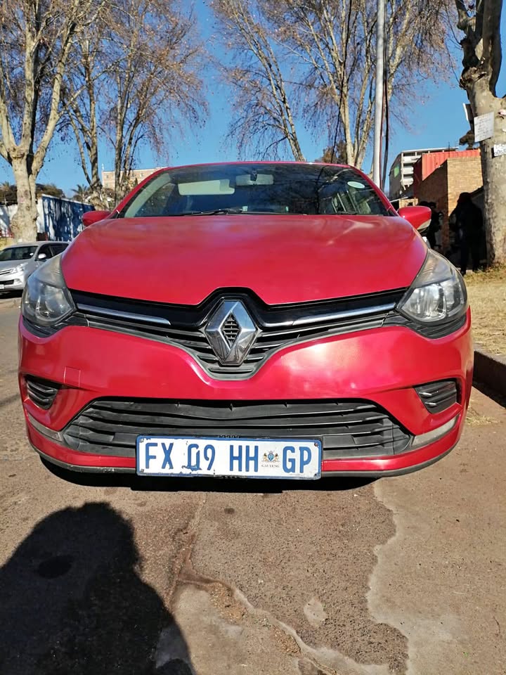 2017 RENAULT CLIO 4 900T MANUAL TRANSMISSION IN EXCELLENT CONDITION