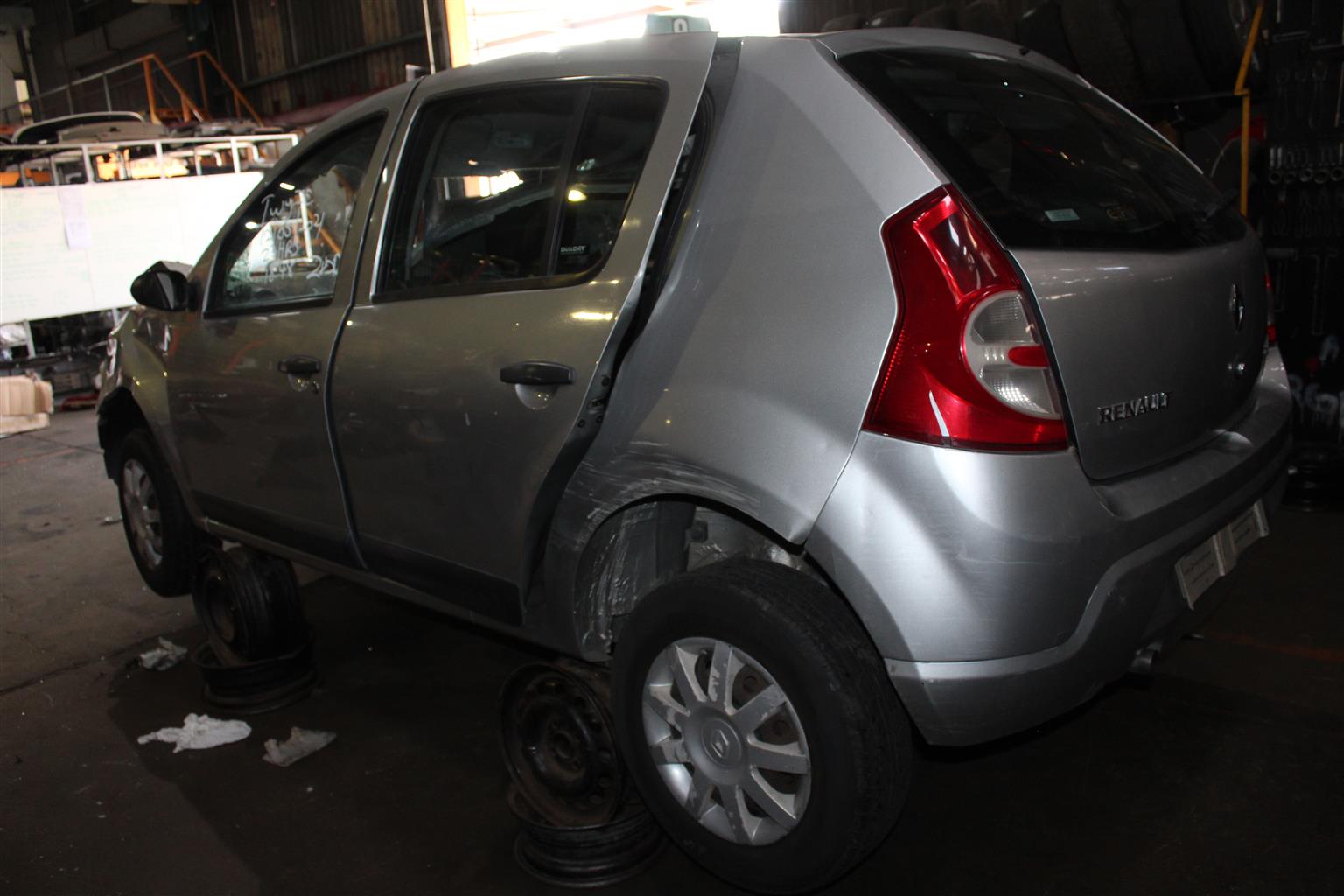 STRIPPING Renault Sandero 1.6 8V Manual - 2011 - Private Seller STRIPPING Renault Sandero 1.6 8V Manual - 2011 - Private Seller