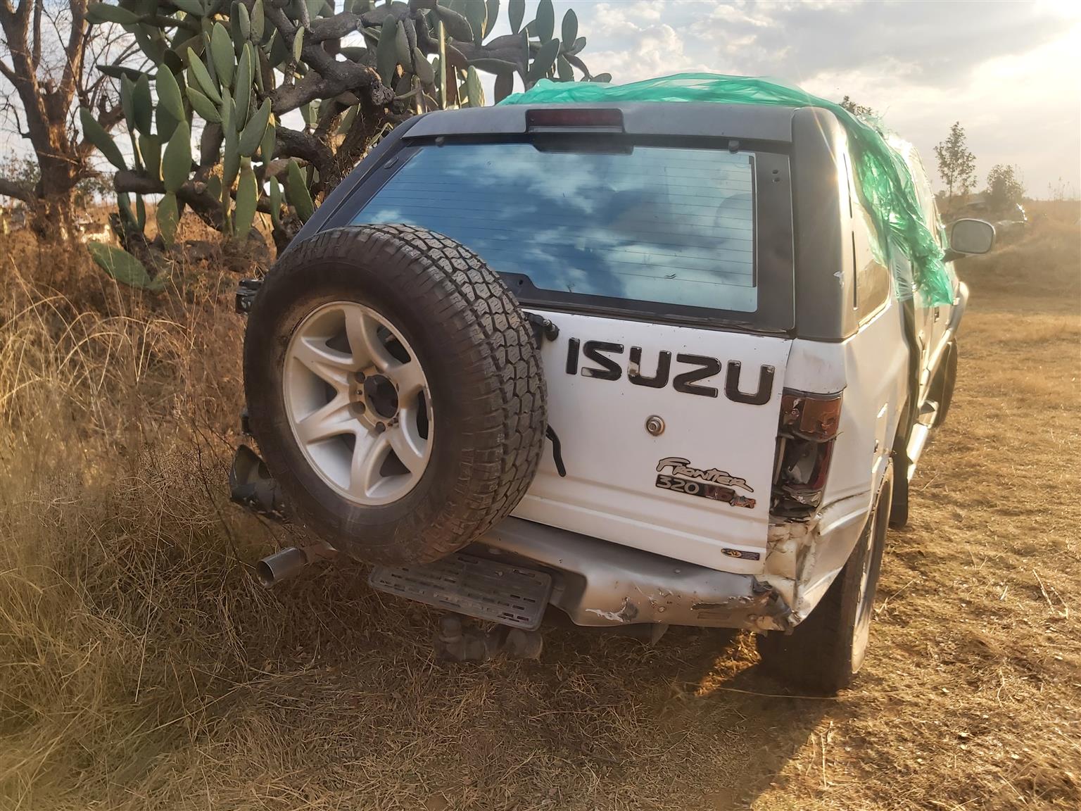 Isuzu frontier 3.2 v6 parts - Private Seller