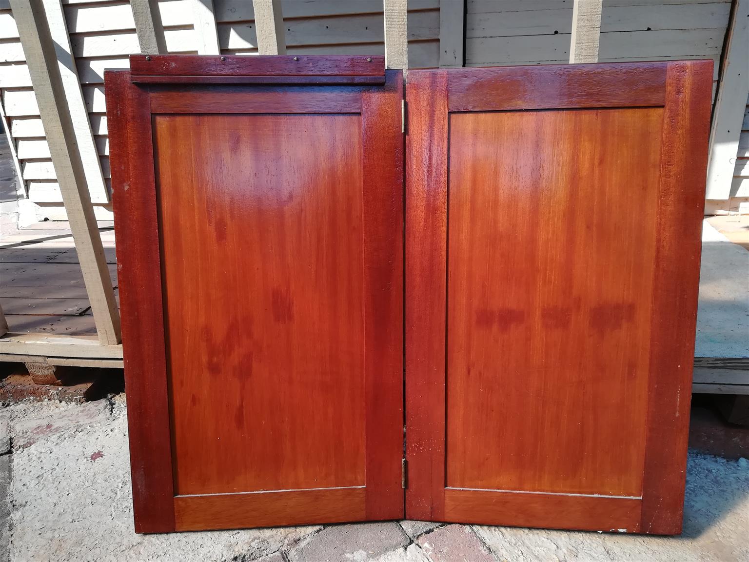 Solid wood kitchen cupboards | Junk Mail