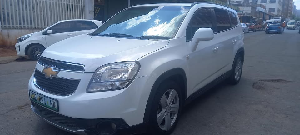 2012 CHEVROLET ORLANDO, 1.8 PETROL, MANUAL TRANSMISSION, WHITE COLOUR,
