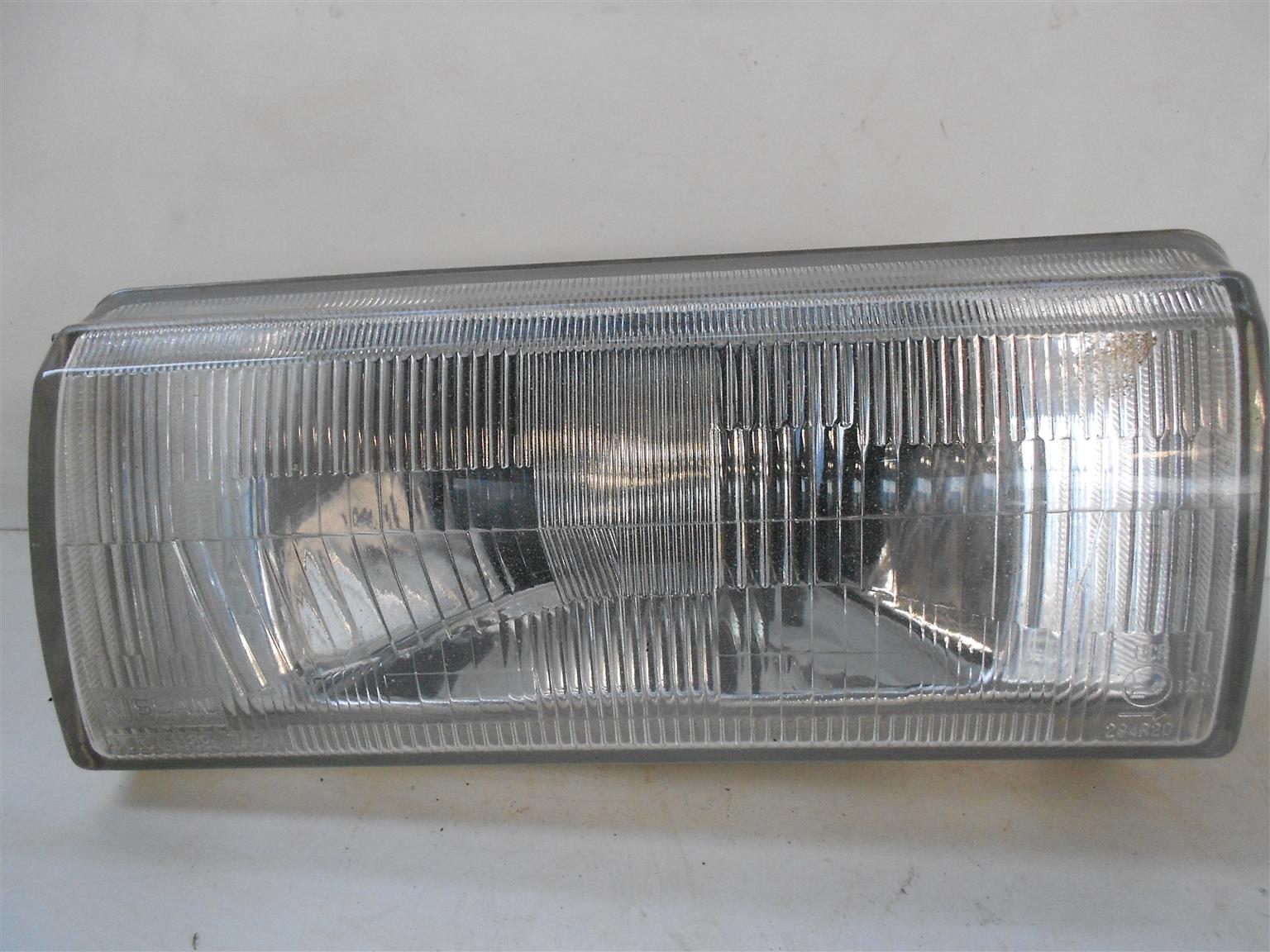 Nissan Sentra Left Headlight - Private Seller Nissan Sentra Left Headlight - Private Seller