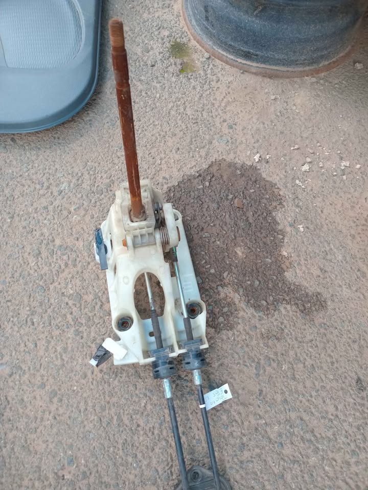 2015 Toyota etois gear liver complete for sale @ circle 7 used parts - Private Seller