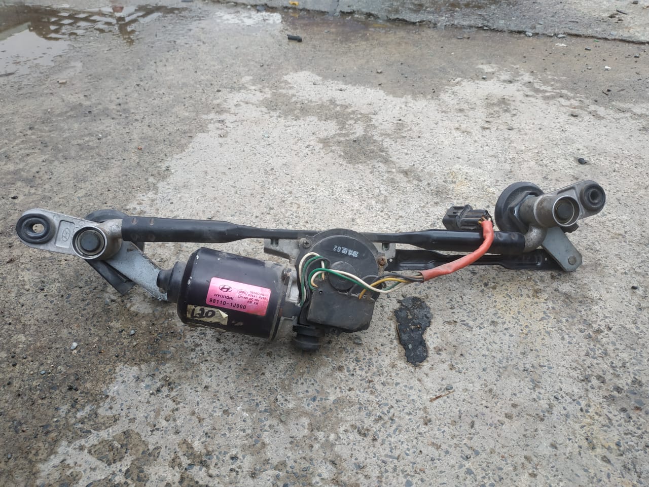 2010 Onwards Hyundai i20 Wiper motor mechanism for sale - Private Seller 2010 Onwards Hyundai i20 Wiper motor mechanism for sale - Private Seller