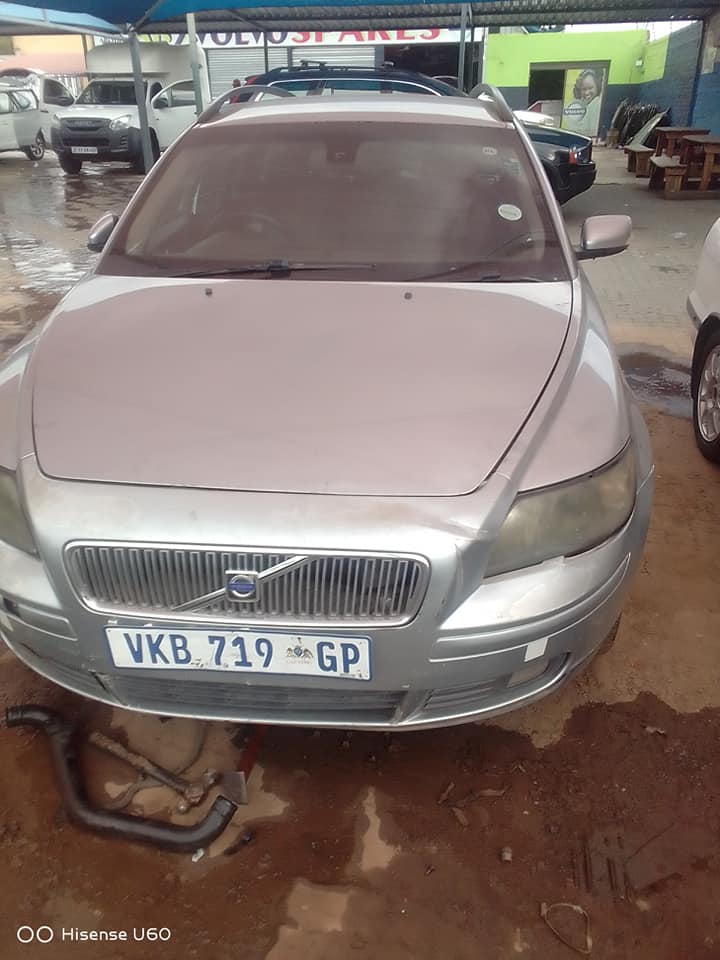 VOLVO V50 T5 2.5 STRIPPING FOR SPARES - Private Seller