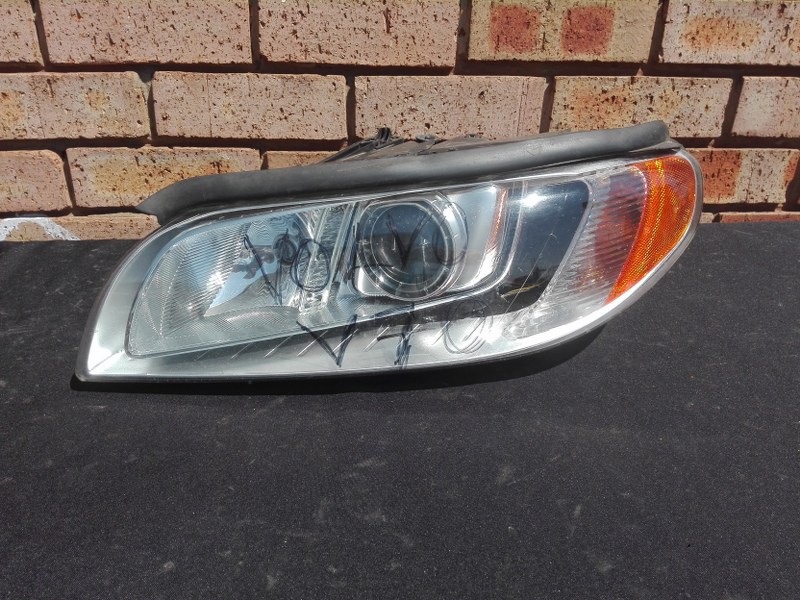Volvo V70 Xc70 Left Side Headlight Junk Mail