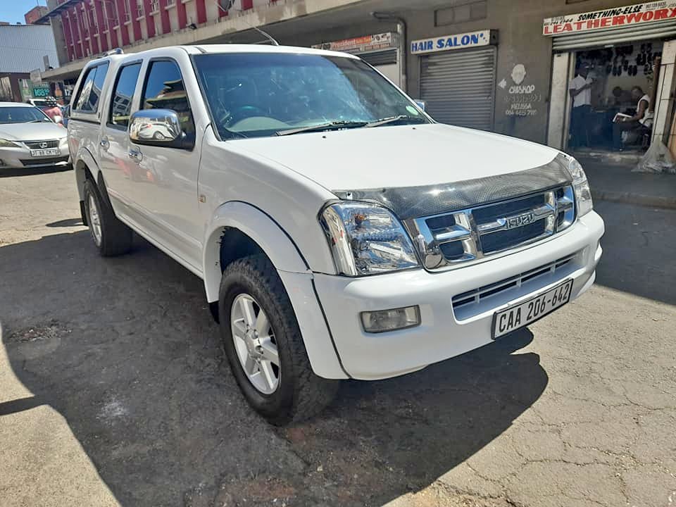 ISUZU KB 300 LX Double Cab 105000kilos Available Contact Leon on