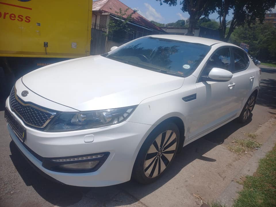 2013 KIA OPTIMA SEDAN 2.4 PETROL, AUTOMATIC, WHITE COLOR, MILEAGE 77000KMS