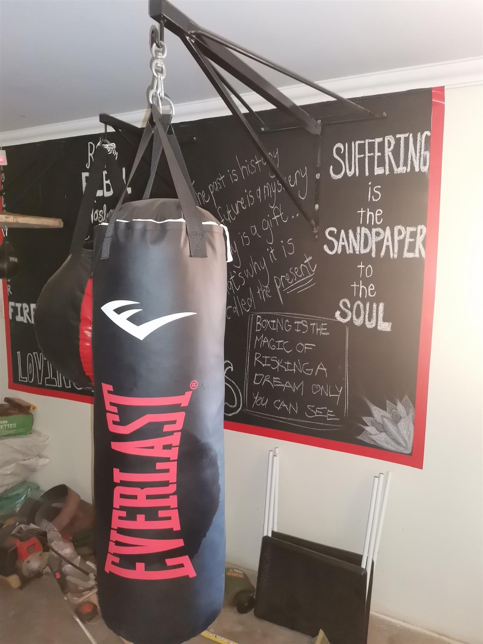 everlast heavy duty punching bag