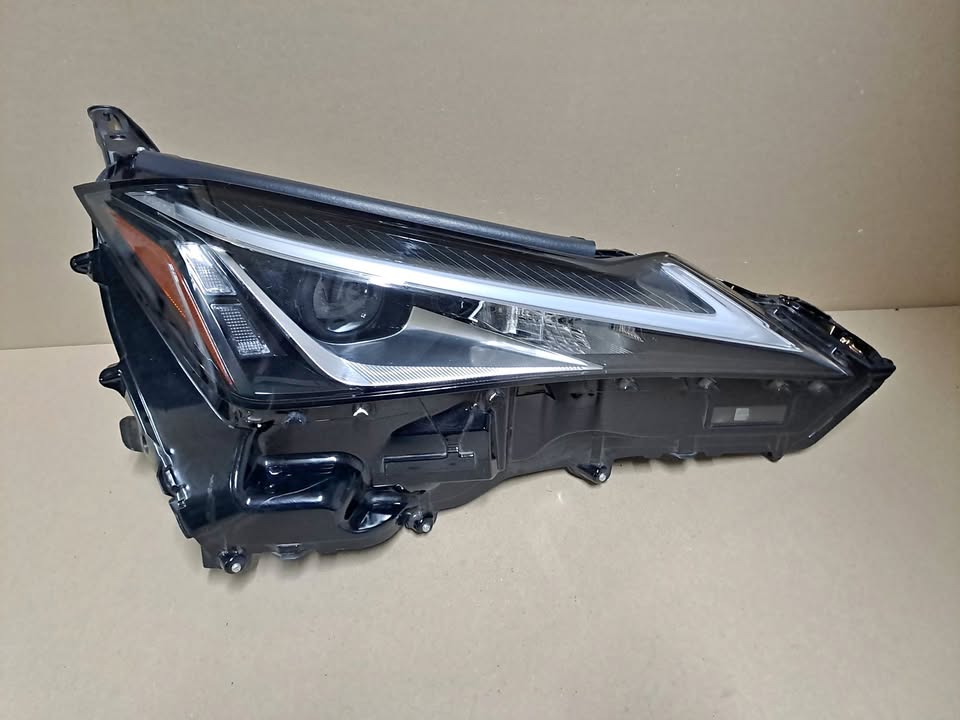 Lexus UX250 RHS Full LED Xenon Headlight (2018 - 2022) - Private Seller Lexus UX250 RHS Full LED Xenon Headlight (2018 - 2022) - Private Seller