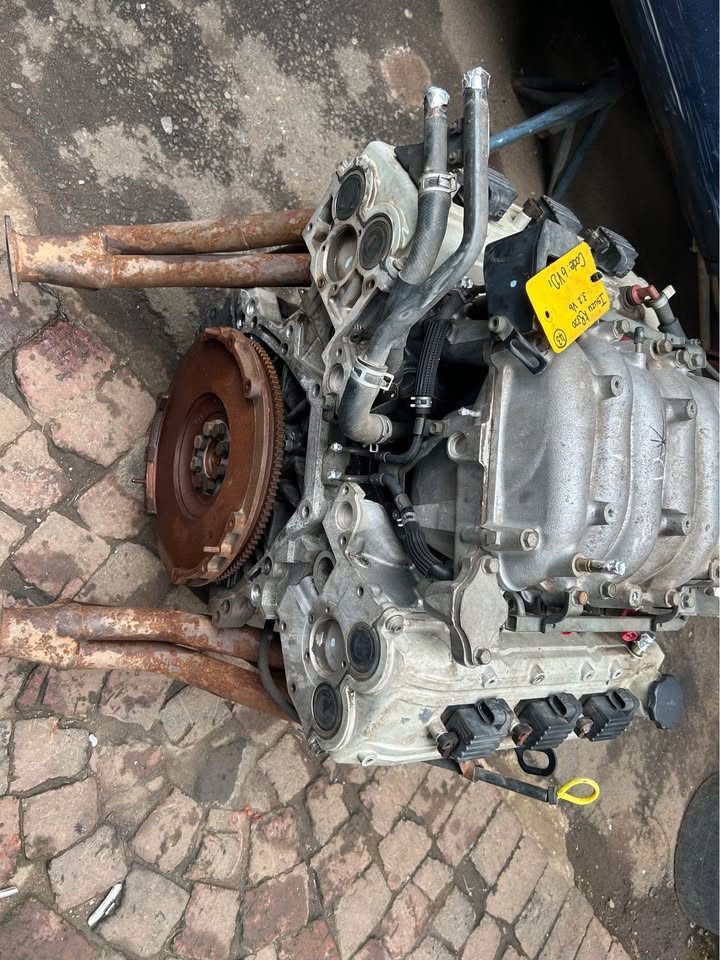 Isuzu KB320 6VD1 V6 Complete Engine Available Call or WhatsApp - Private Seller