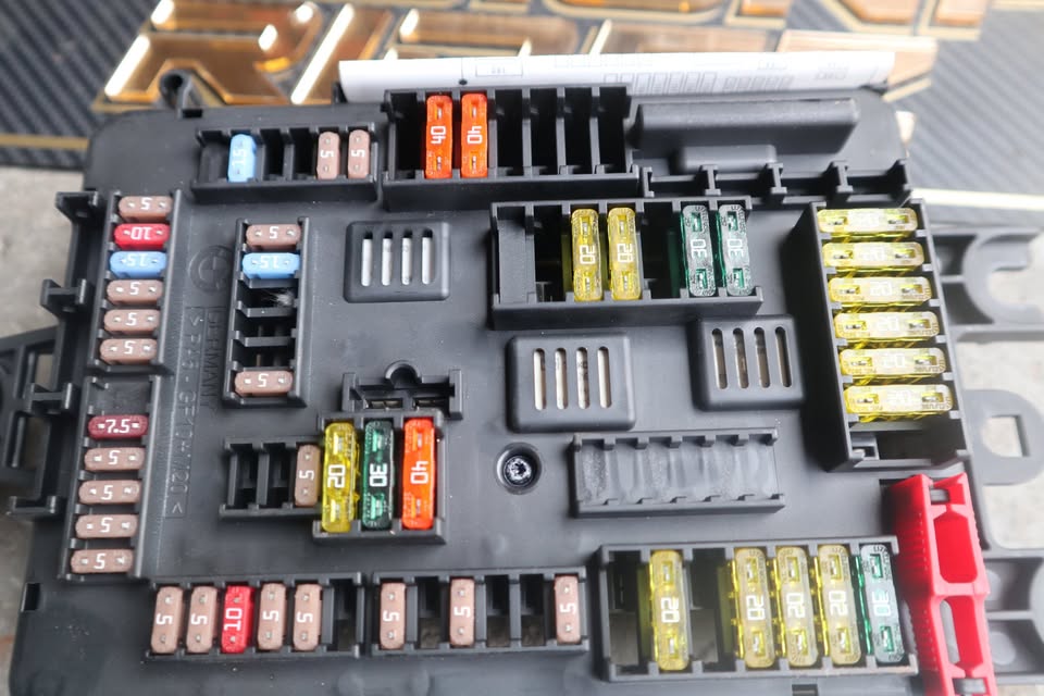 BMW 328i F30 Rear Power Distribution Fuse Box - Private Seller