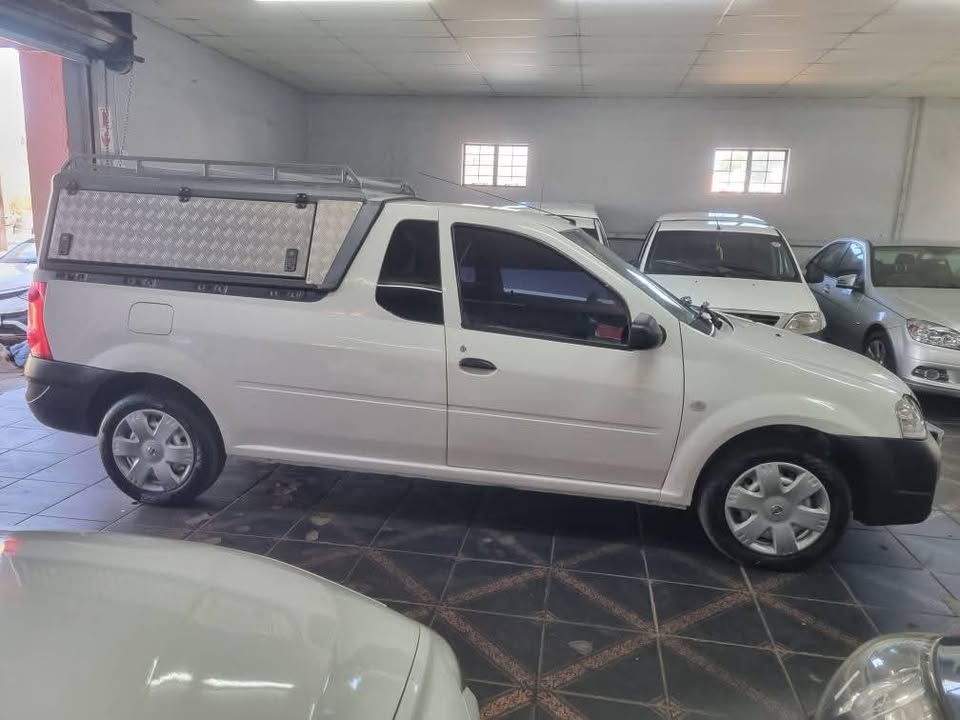 2016 Nissan Np200 1.6Manual 91000km Mechanically Perfect with Canopy, Clothes Seat interior,