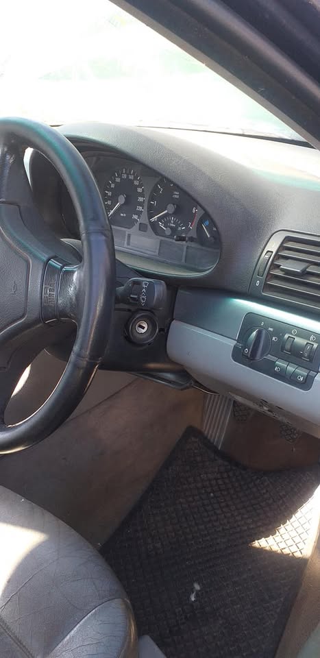 BMW 318i stripping parts - Private Seller