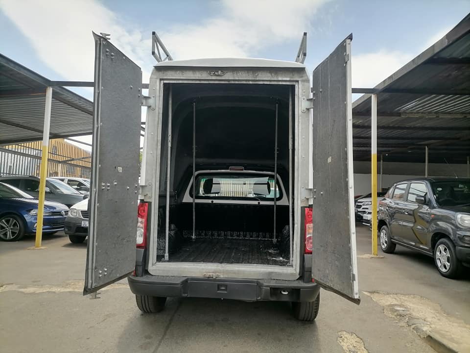 2018 Nissan Np200 1.6i Bakkie with a Canopy Safety pack