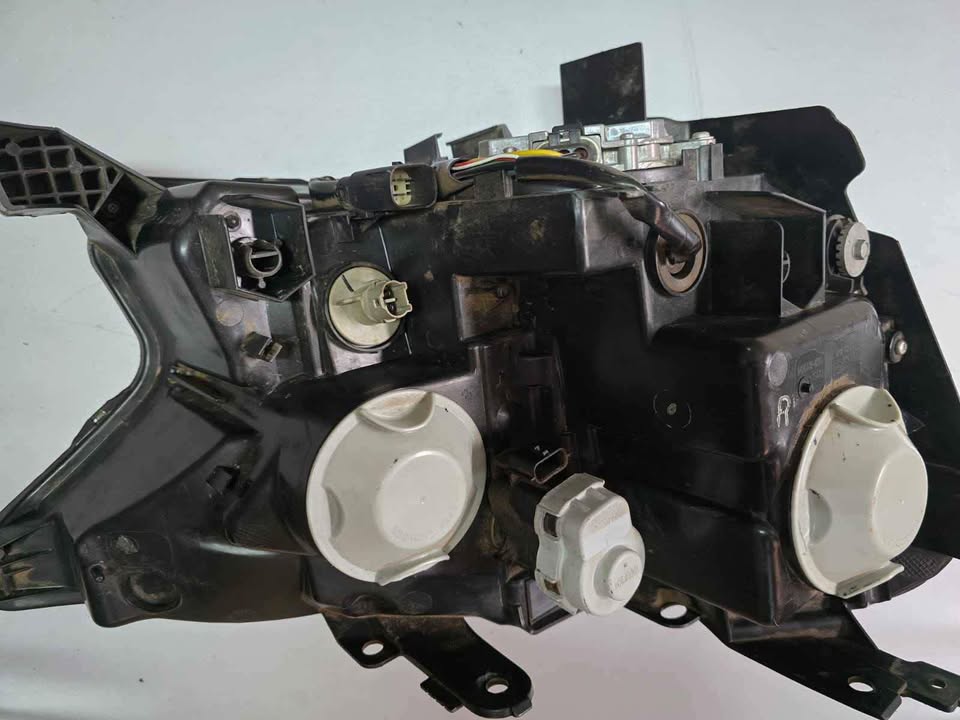 Ford ranger T7 n T8 left headlight for sale @ circle 7 used parts - Private Seller Ford ranger T7 n T8 left headlight for sale @ circle 7 used parts - Private Seller