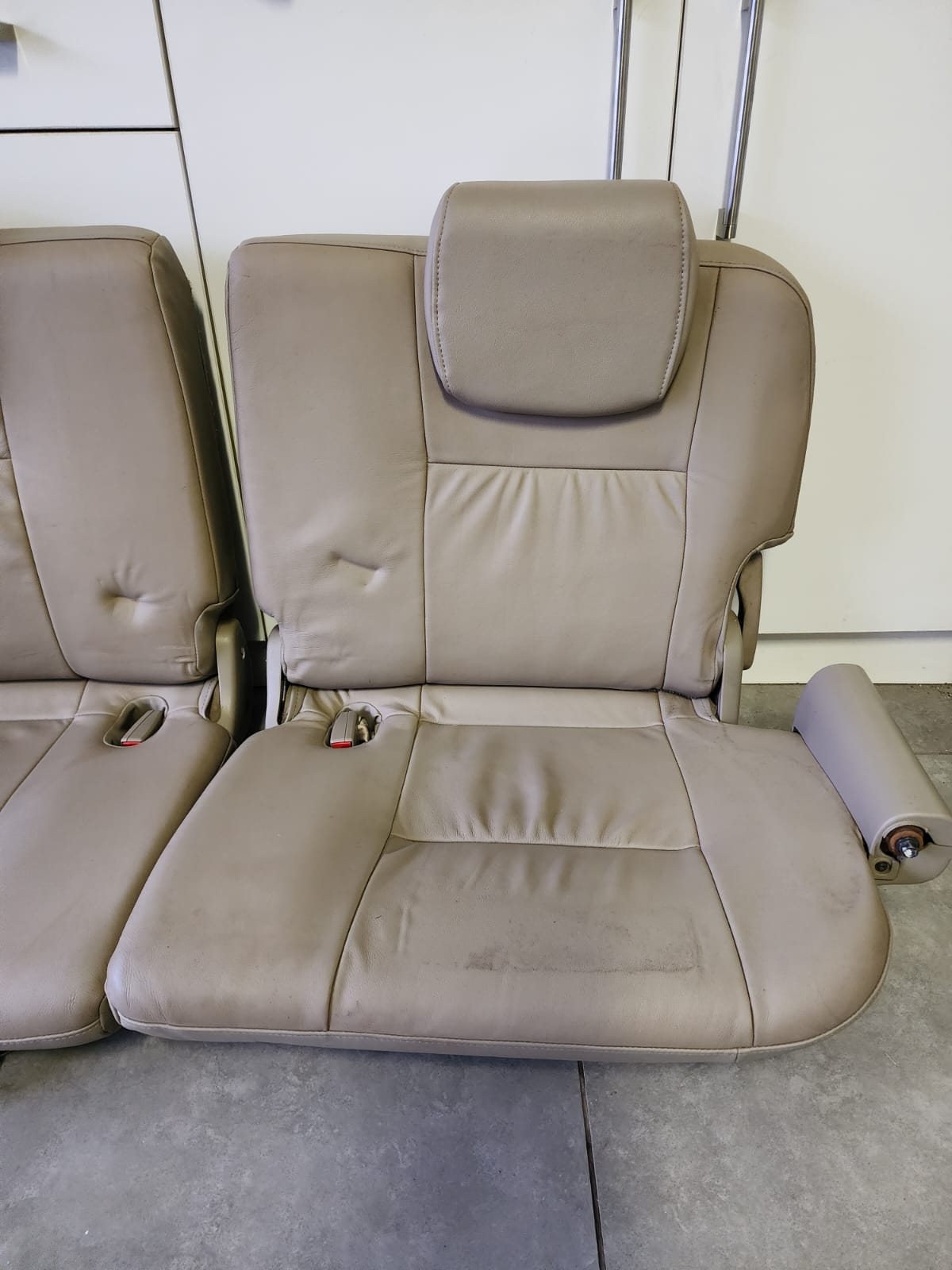 Toyota fortuner jump seats - Private Seller Toyota fortuner jump seats - Private Seller