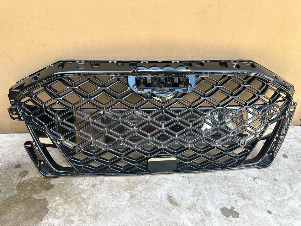 AUDI RS3 8Y LIFT 2024-2026 GRILLE - Private Seller AUDI RS3 8Y LIFT 2024-2026 GRILLE - Private Seller