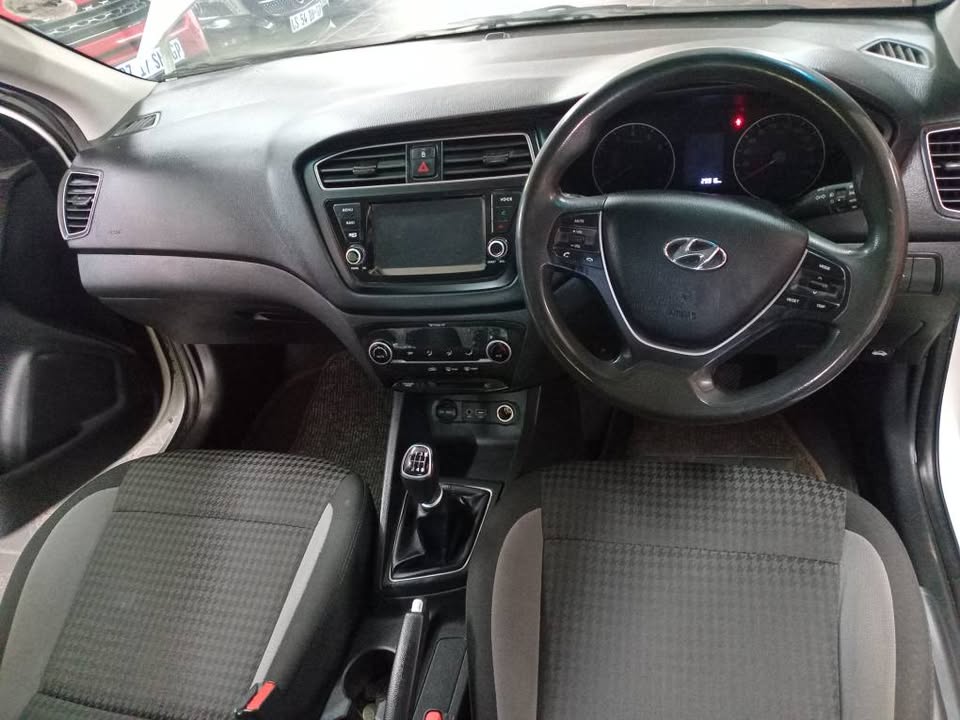 2021 Hyundai i20 1.4 White, Manual, Petrol, 29000km
