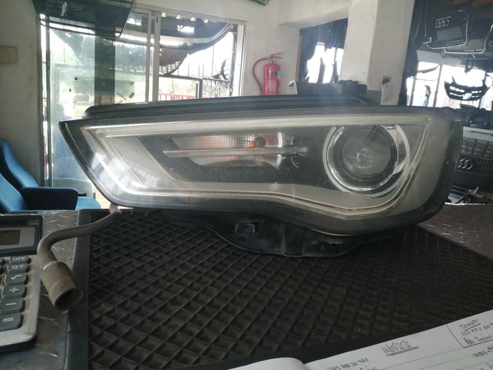 Audi A3 2014 Headlight Complete For Sale - Private Seller Audi A3 2014 Headlight Complete For Sale - Private Seller