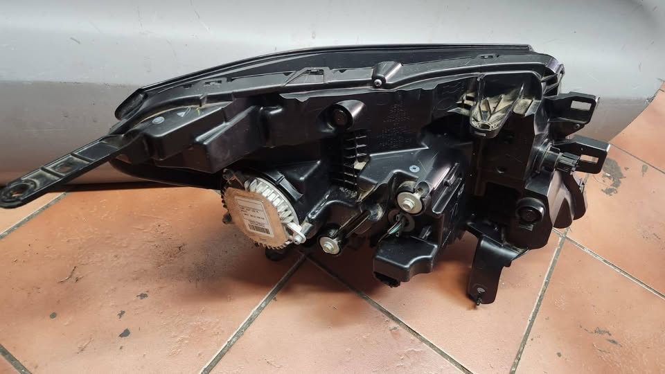 Toyota Corolla cross headlight for sale - Private Seller Toyota Corolla cross headlight for sale - Private Seller