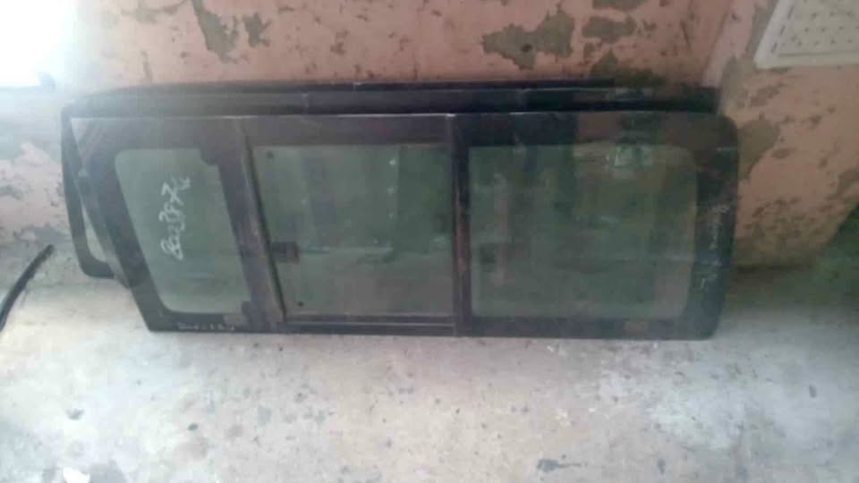 Toyota quantum left rear glass - Private Seller Toyota quantum left rear glass - Private Seller