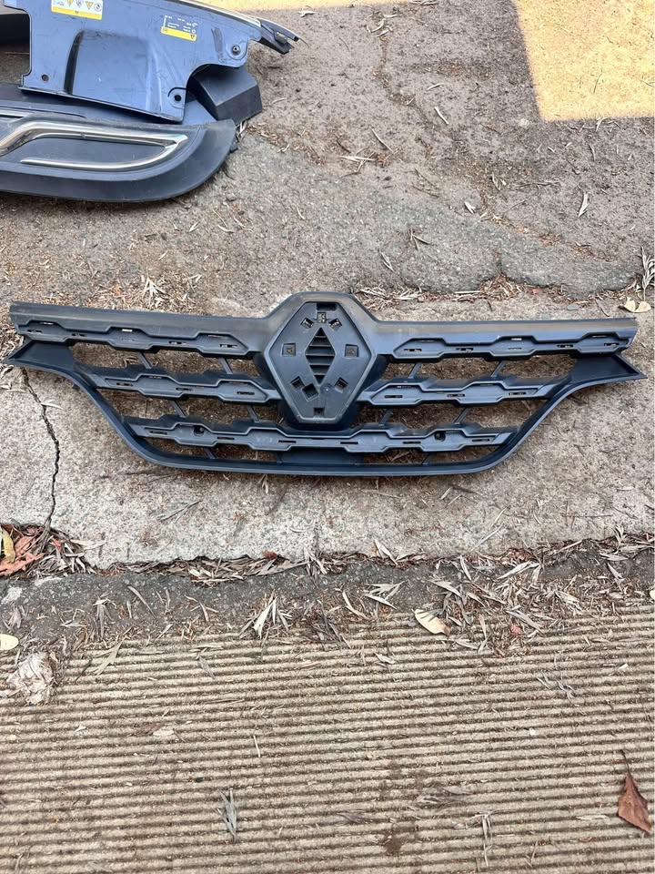 Renault Triber main grill - Private Seller Renault Triber main grill - Private Seller