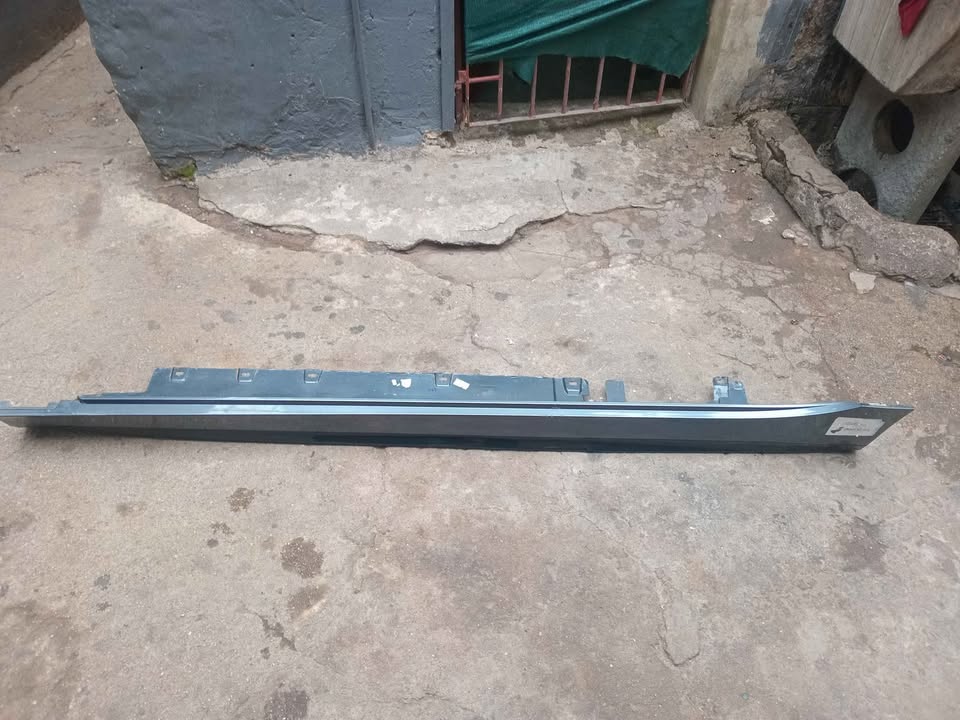 Bmw f40 left side skate - Private Seller Bmw f40 left side skate - Private Seller