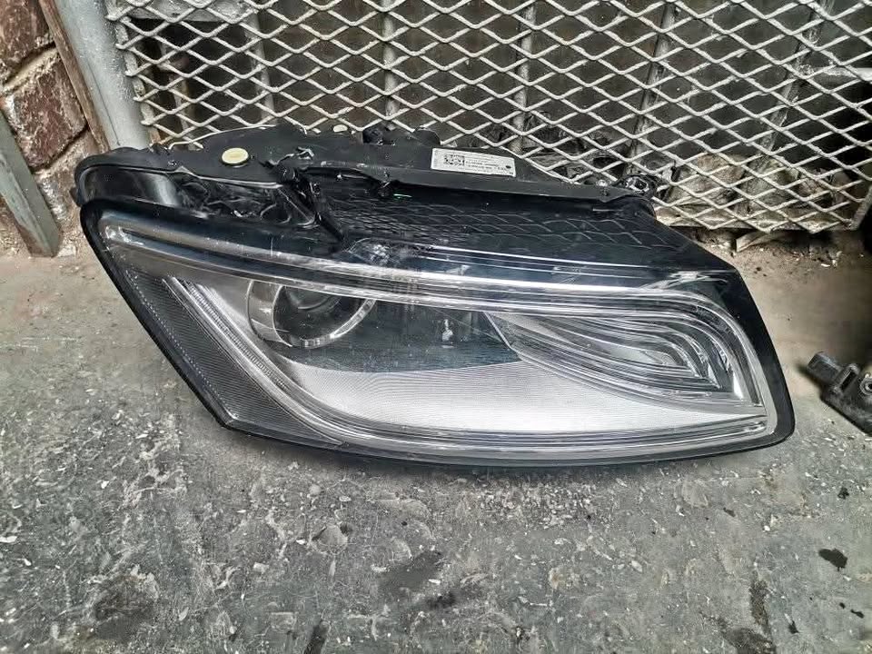 Audi Q5 Headlight Right Side Used Auto Body Spare Parts at Sema Spare Center. - Private Seller Audi Q5 Headlight Right Side Used Auto Body Spare Parts at Sema Spare Center. - Private Seller