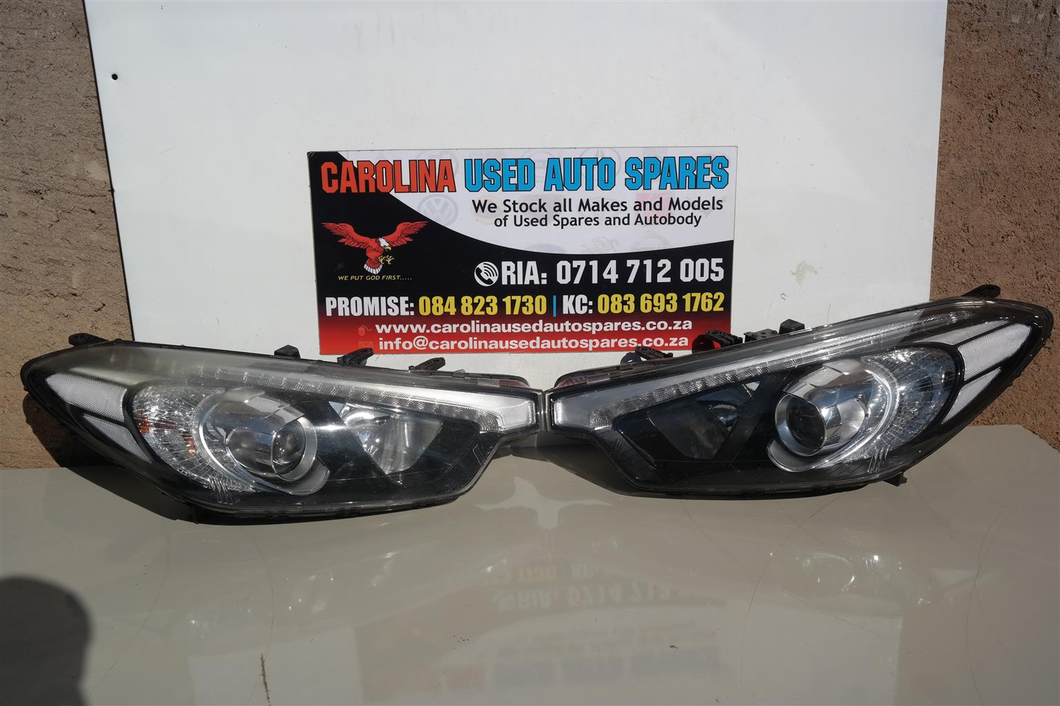Kia Cerato left and right side halogen headlights - Private Seller Kia Cerato left and right side halogen headlights - Private Seller