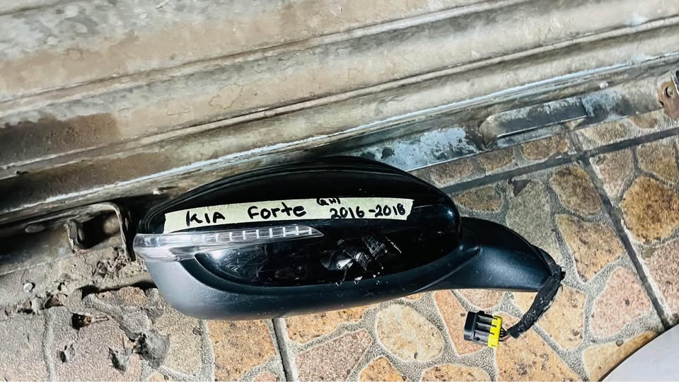 Kia Forte side mirror 2016/18 - Private Seller