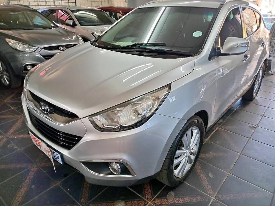 2013 Hyundai ix35 2.0 Petrol,Automatic  Silver Color  Reverse camera  66000km