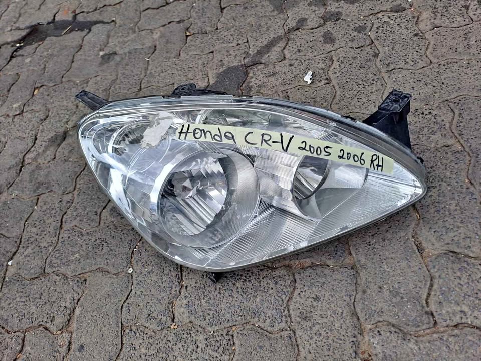TOYOTA CR-V HEADLIGHT RIGHT SIDE 2005-2006 MODEL FOR SALE NOW - Private Seller TOYOTA CR-V HEADLIGHT RIGHT SIDE 2005-2006 MODEL FOR SALE NOW - Private Seller