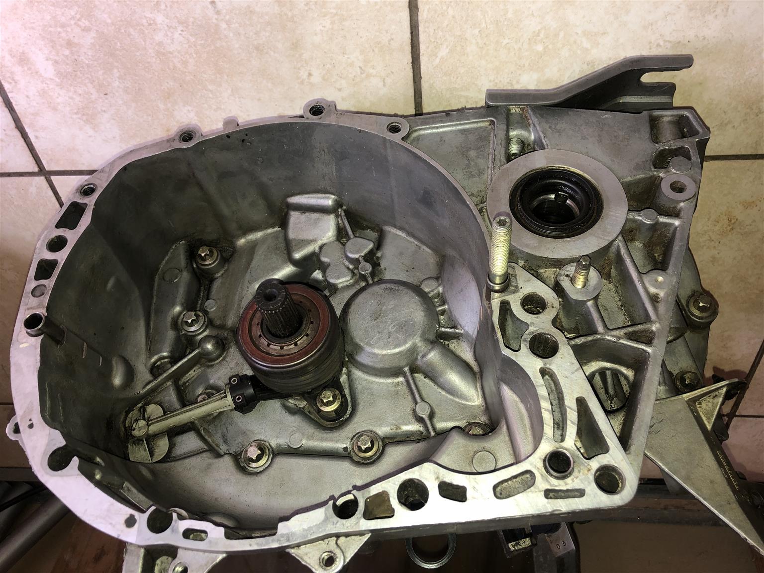 Gearbox, Renault Scenic II 1.6 K4M - Private Seller Gearbox, Renault Scenic II 1.6 K4M - Private Seller