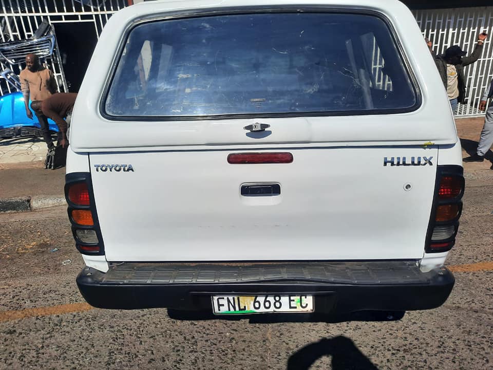 2011 Toyota Hilux 2.5D D4D 4x4 Double Cab with Canopy and a Nice interior seat