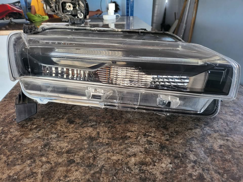 2022 Renault Kwid right headlight for sale - Private Seller