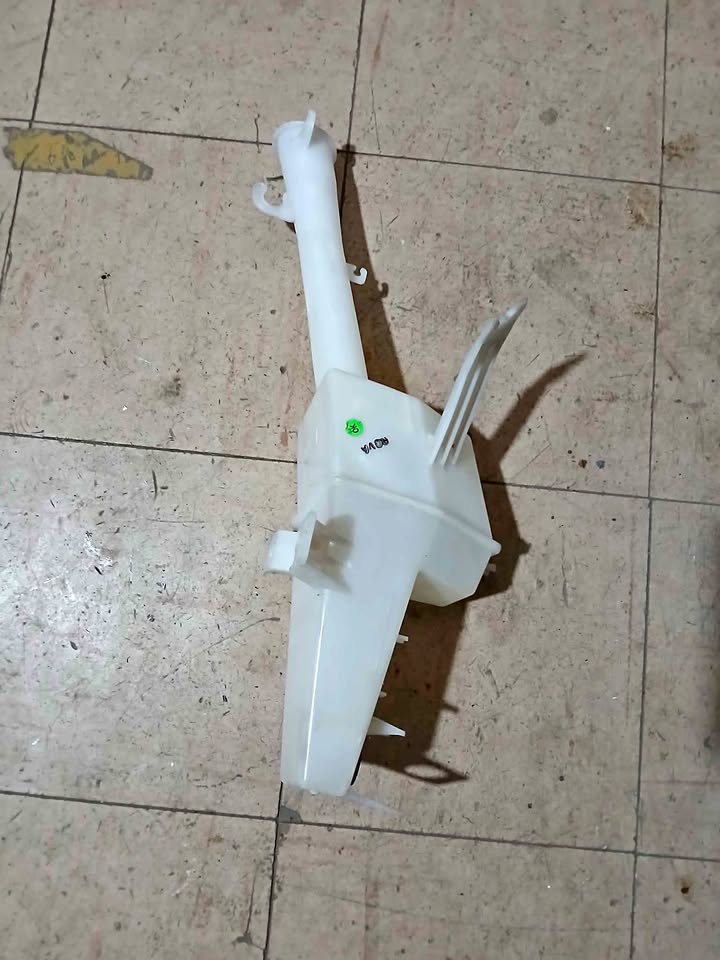 Hyundai i20 grand wiper bottle