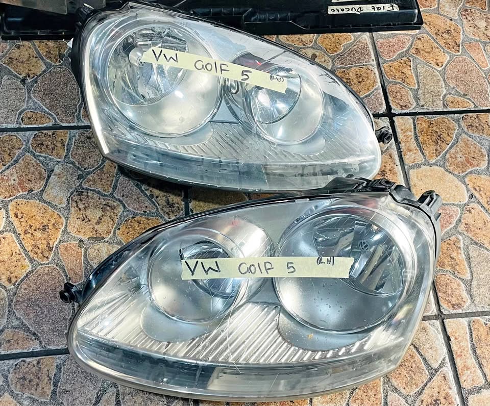 VW GOLF 5 Headlights
