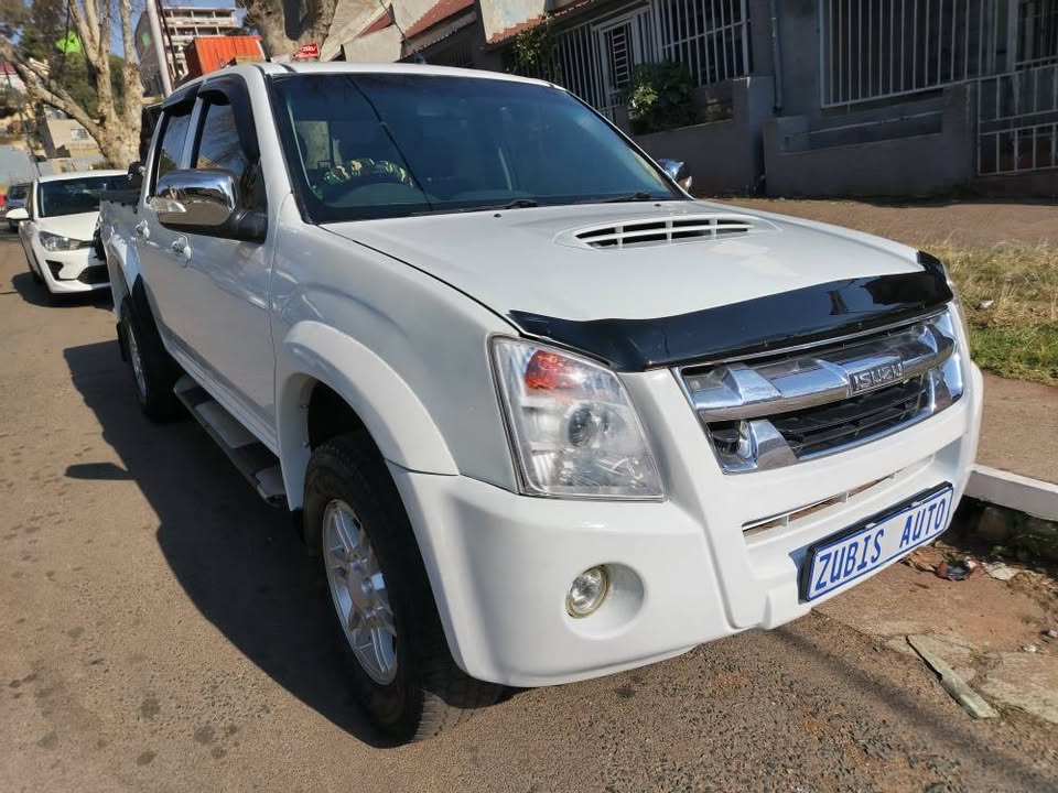 Isuzu kb300 Lx Dtec 2012