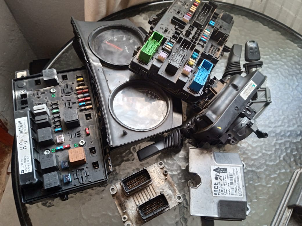 AUTO ECU CAR COMPUTER BOX TESTING, CODING AND PROGRAMMING | Junk Mail